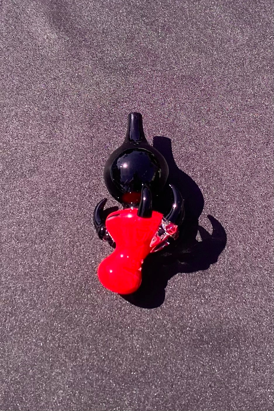 The Glass Cure - 6.25" UFC Fight Glove Nick Diaz Dragon Claw Bubbler (10MM Female) (310g) - Image 5
